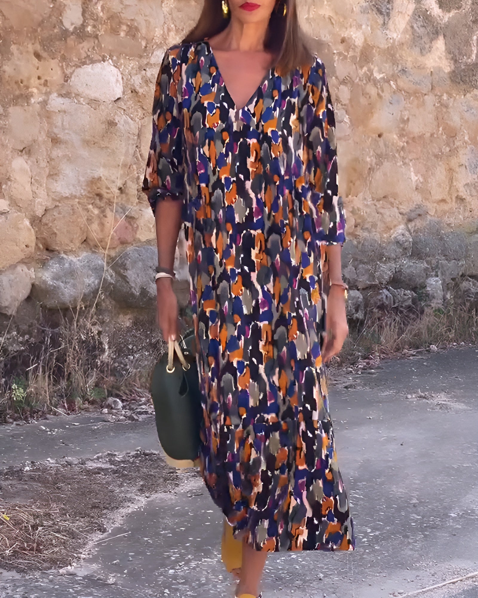 Nathalie | Šaty s retro potiskem a V výstřihem